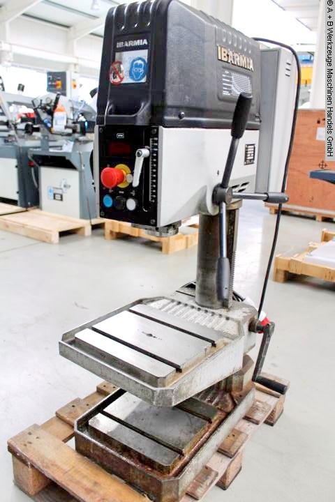 gebrauchte Maschinen sofort verfügbar Tischbohrmaschine IBARMIA KM-25 VE