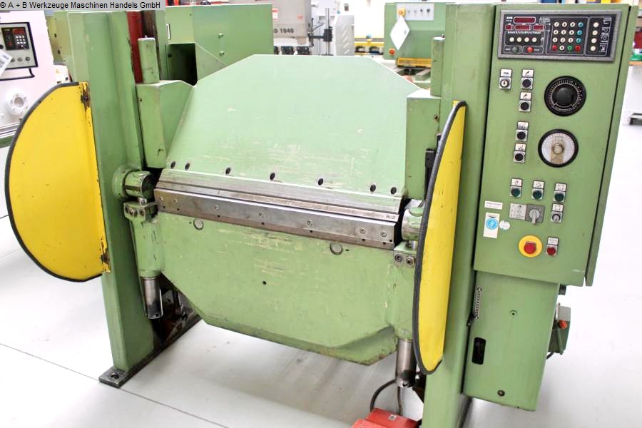 used Metal Processing Folding Machine HERA UM III / 1000 x 8 mm