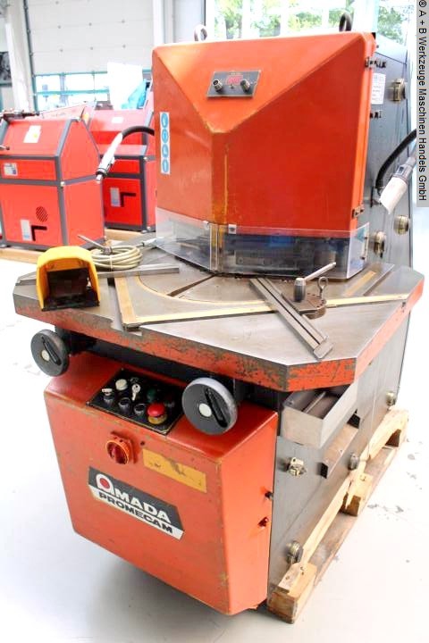 gebrauchte Metallbearbeitungsmaschinen Ausklinkmaschine FIM / AMADA VERSA 204