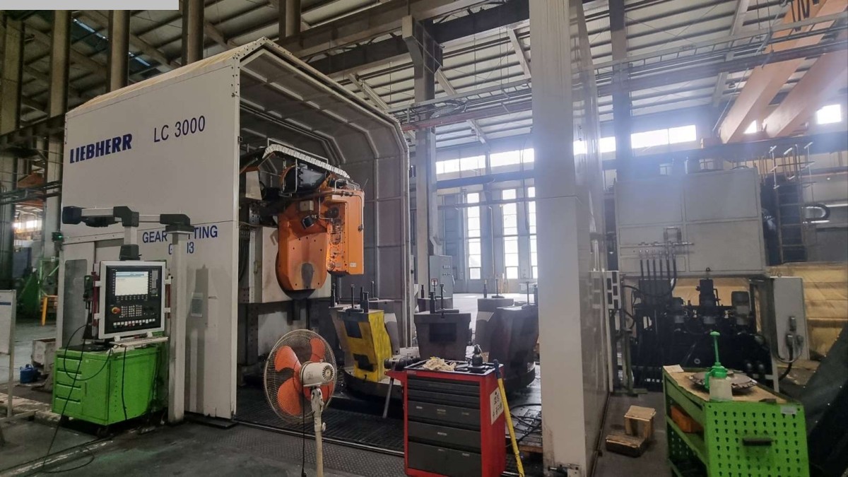 gebrauchte Maschinen sofort verfügbar Zahnrad-Abwälzfräsmaschine - vertikal LIEBHERR LC 3000 CNC