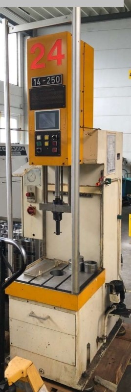 used Metal Processing Slotting Machine - Vertical BALZAT EUV 14-250 NC