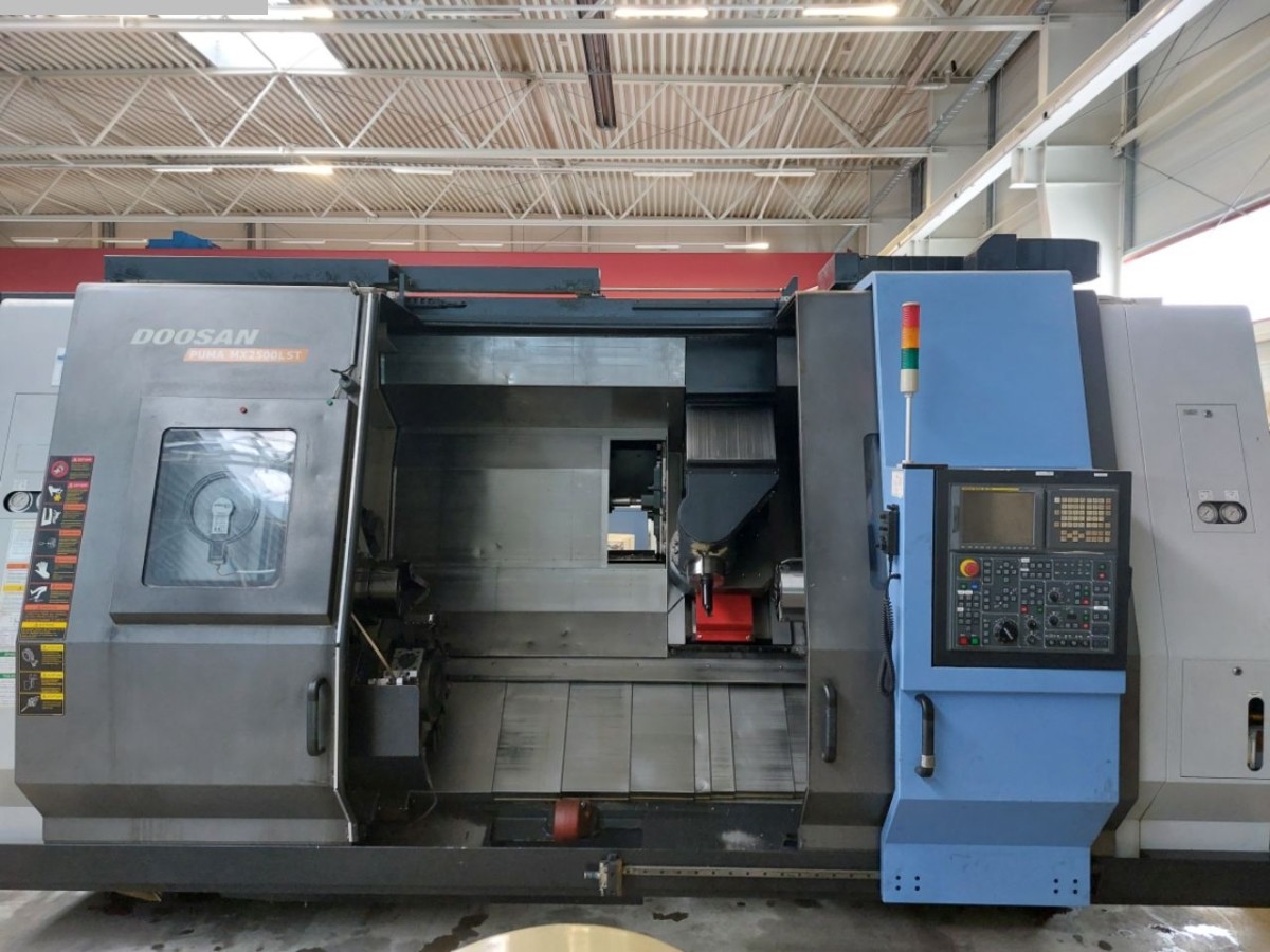 gebrauchte Metallbearbeitungsmaschinen CNC Dreh- und Fräszentrum DOOSAN Puma MX 2500 LST