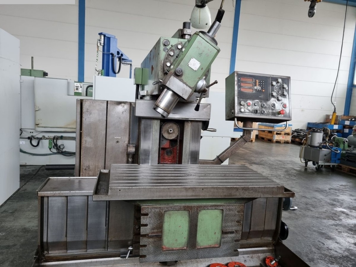 used Milling machines Universal Milling and Boring Machine TOS FNGJ 32