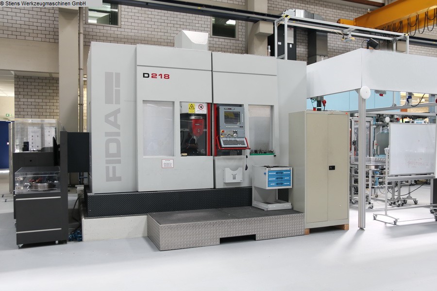 used Machines available immediately milling machining centers - universal FIDIA D 218 / 5A