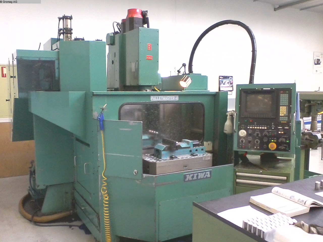 gebrauchte Metallbearbeitungsmaschinen Bearbeitungszentrum - Vertikal KIWA Palettenmaster 4
