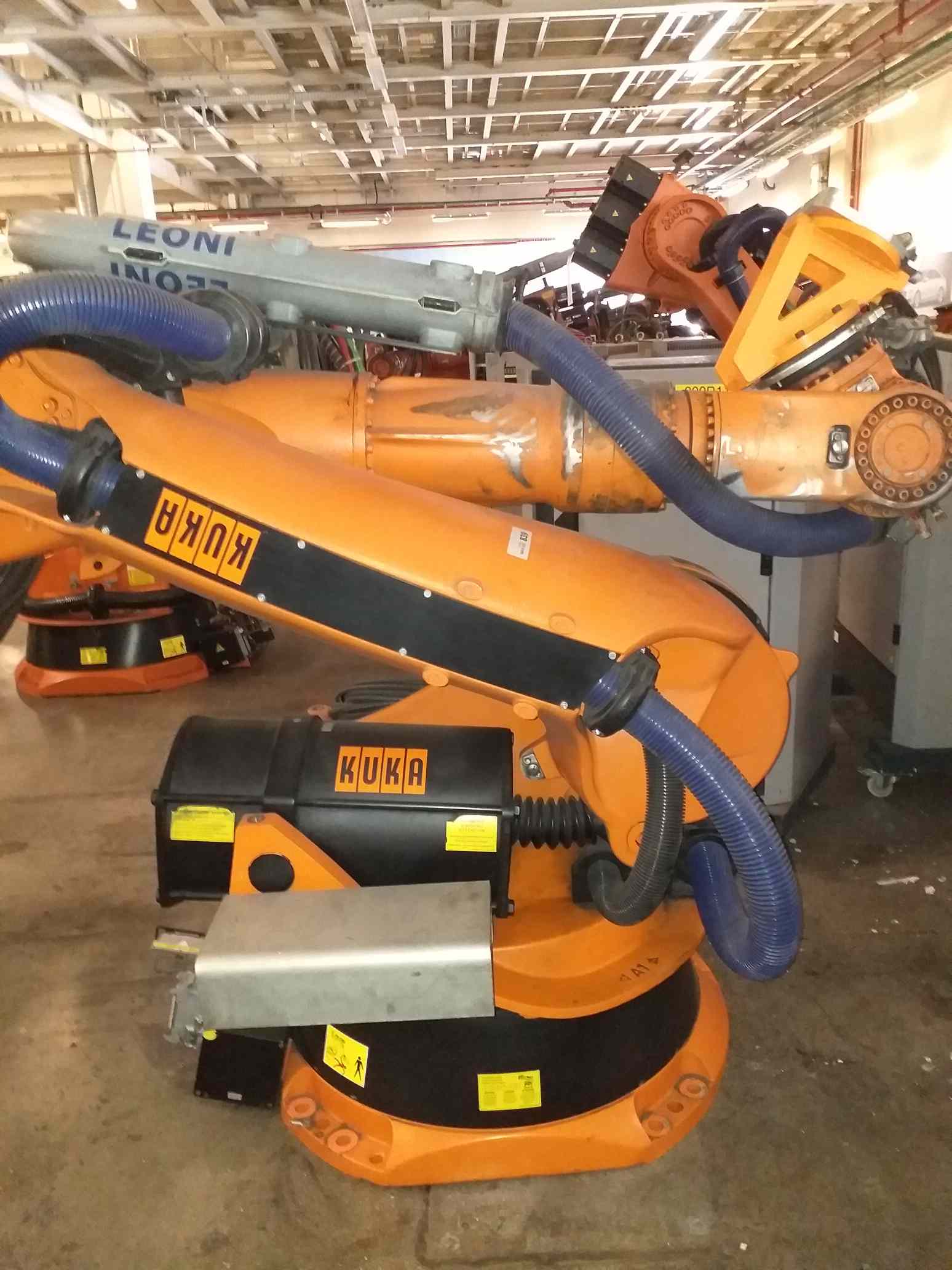 gebrauchte Maschinen sofort verfügbar Industrieroboter KUKA KR 210