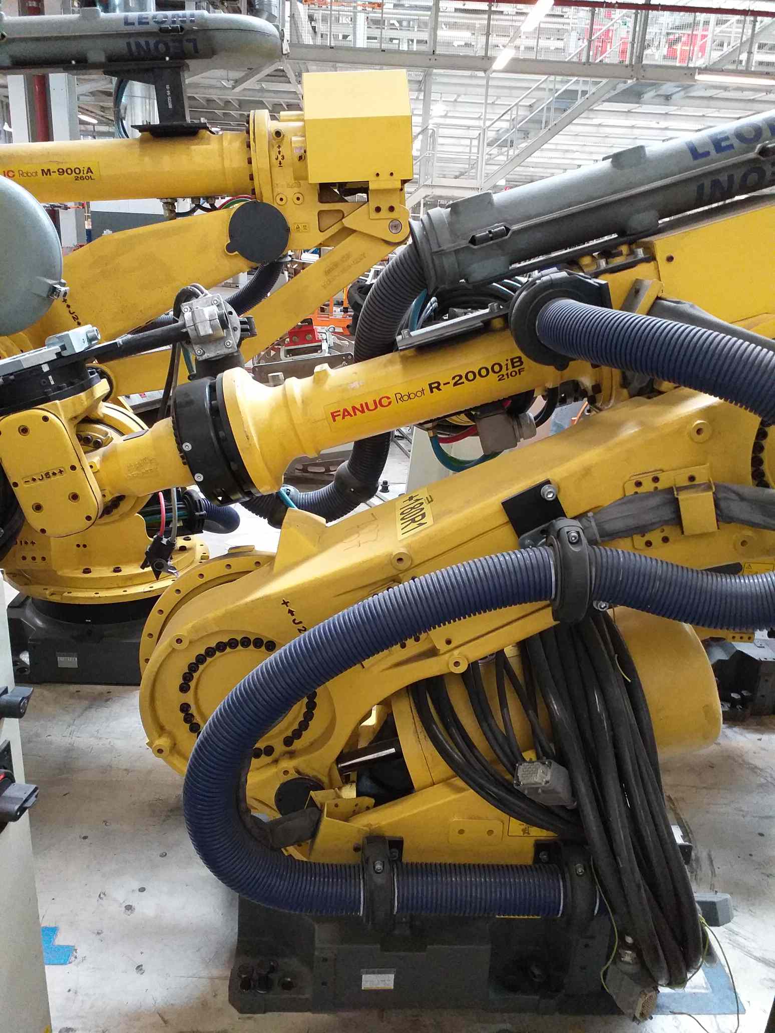 used Other attachments Industrial robots FANUC R-2000 /210F