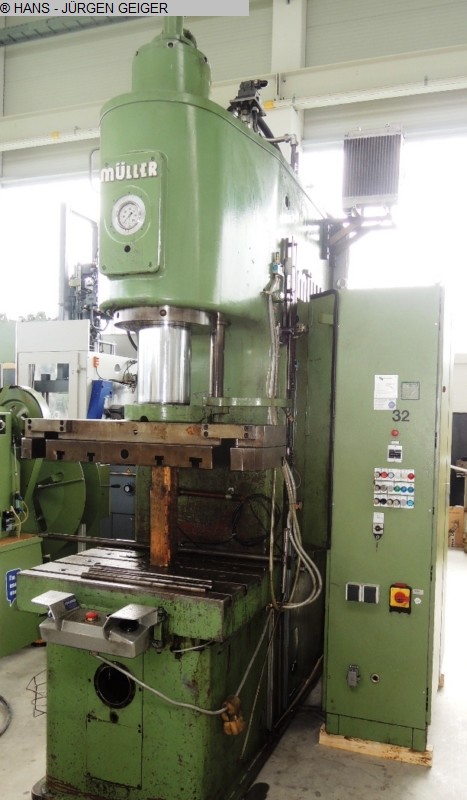 used Machines available immediately Single Column Drawing Press - Hydraulic MÜLLER CEZ 160.5.8