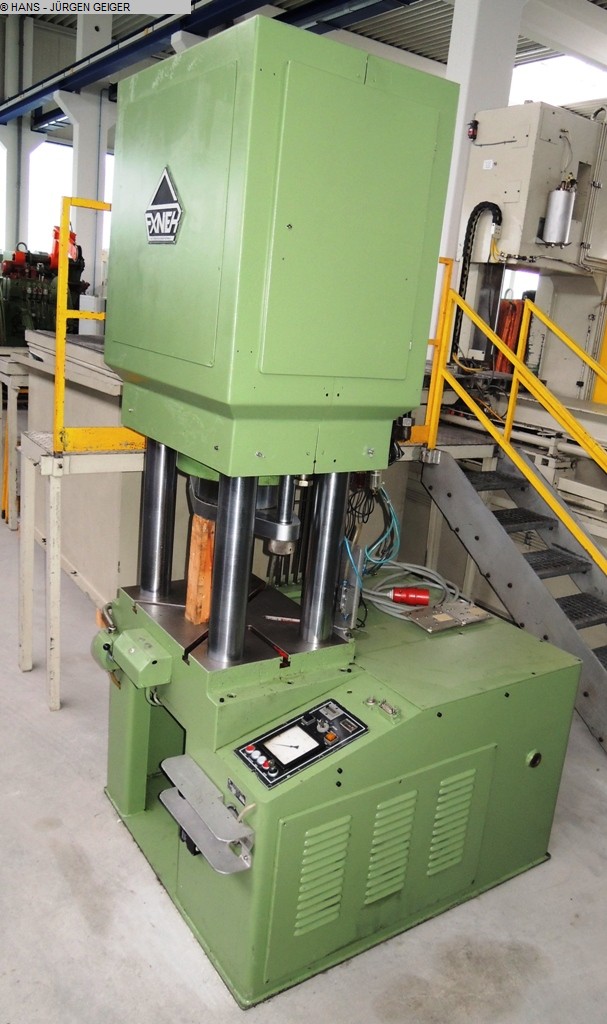 gebrauchte Maschinen sofort verfügbar Hydraulische - Viersäulenpresse EXNER H 4 SP-200