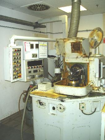 Máquina de prueba de engranajes cónicos GLEASON 513 usada