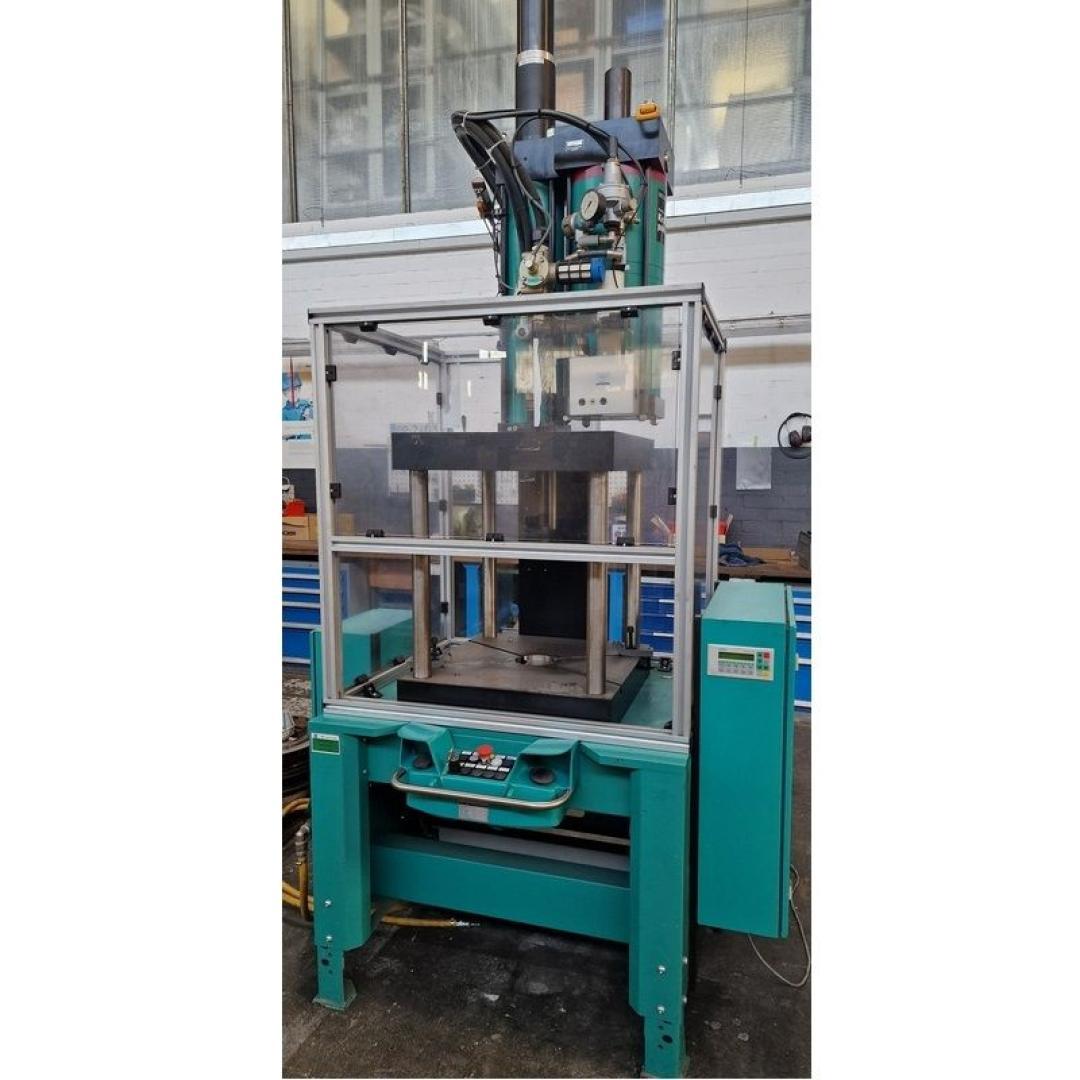 gebrauchte Metallbearbeitungsmaschinen Pneumatische Presse TOX MAG 030.202.A.001 (CE)