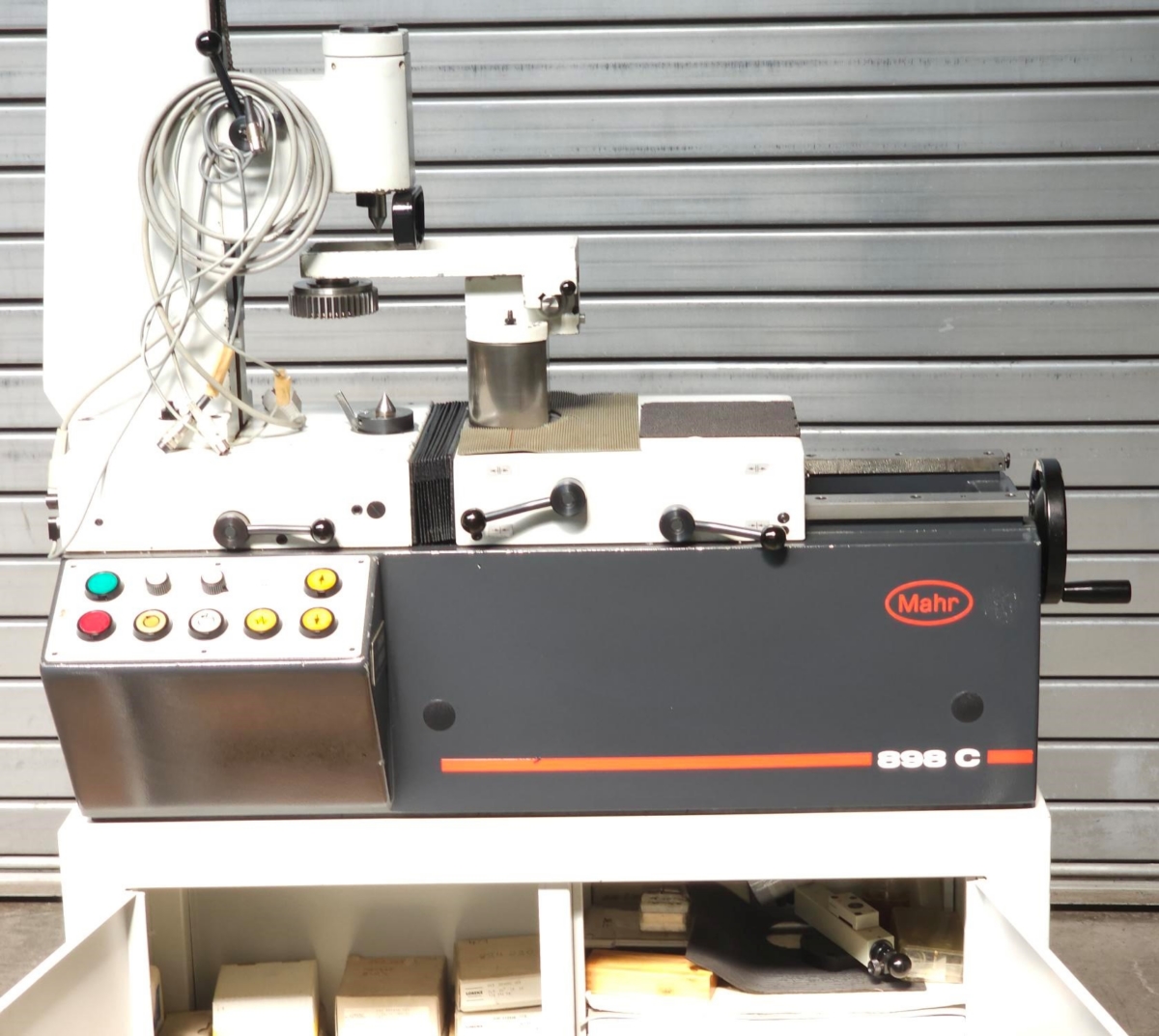 Máquina de ensayo de engranajes de doble flanco MAHR 898 C usada