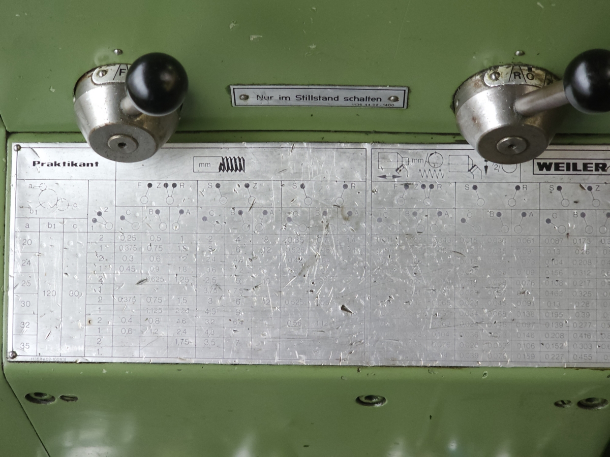 used lathe-conventional-electronic WEILER Praktikant 800 R