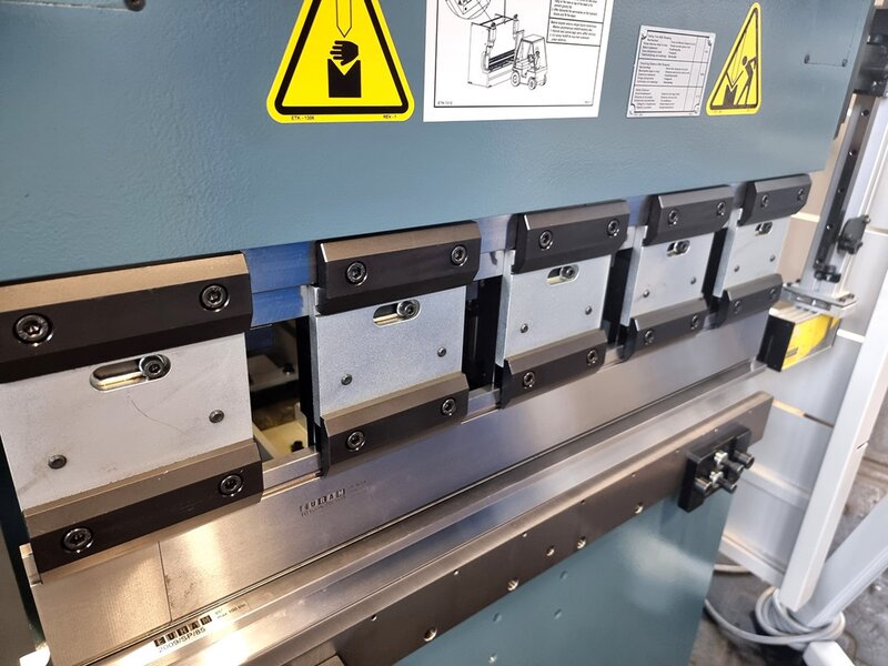 used Machines available immediately Hydr. pressbrake HESSE by DURMA PBF 1030