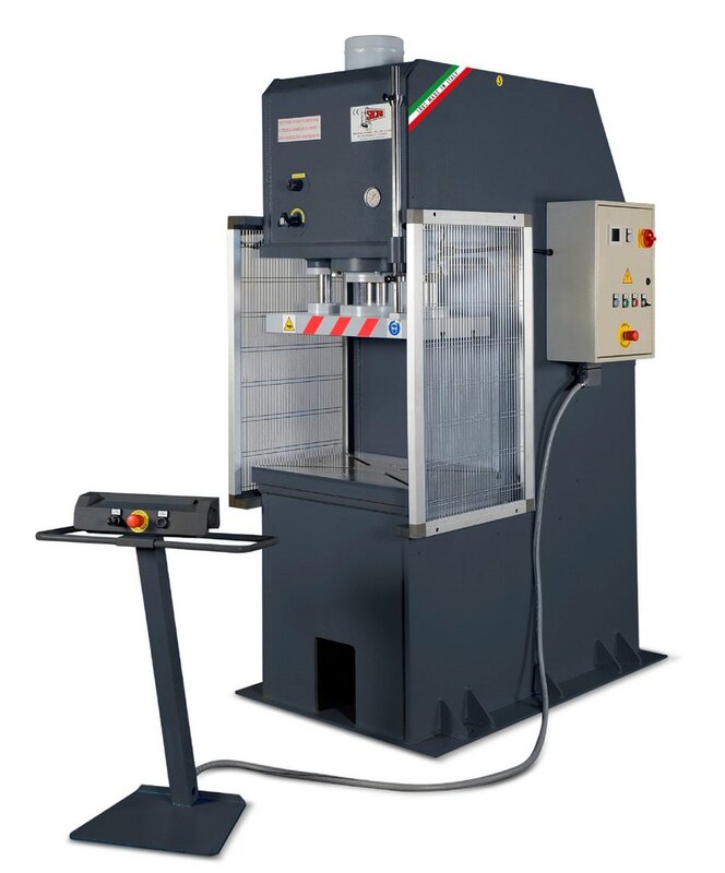 gebrauchte Maschinen sofort verfügbar Einständerpresse - Hydraulisch SICMI PCL 40 A