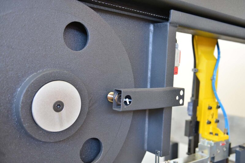 gebrauchte Maschinen sofort verfügbar Horizontal - Bandsägeautomat HESSE by BEKA-MAK BMSO 440 CGH NC