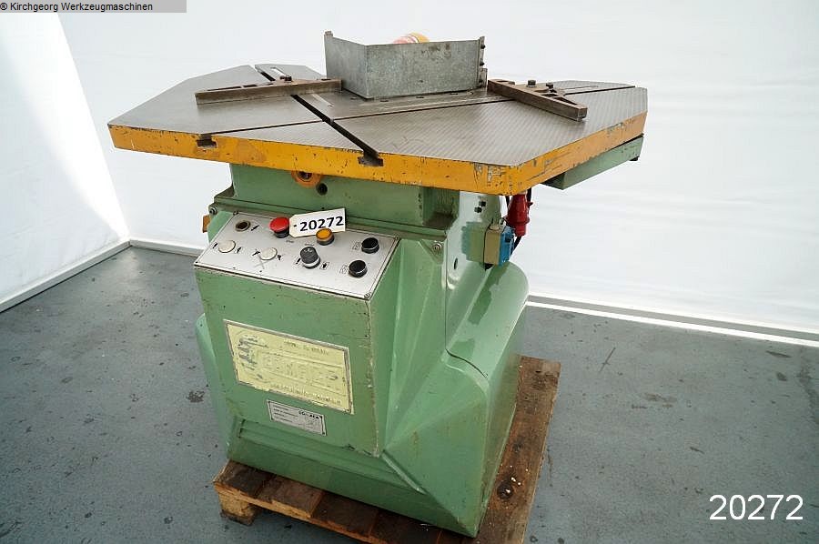 gebrauchte Metallbearbeitungsmaschinen Ausklinkmaschine COMACA N 225 S/6