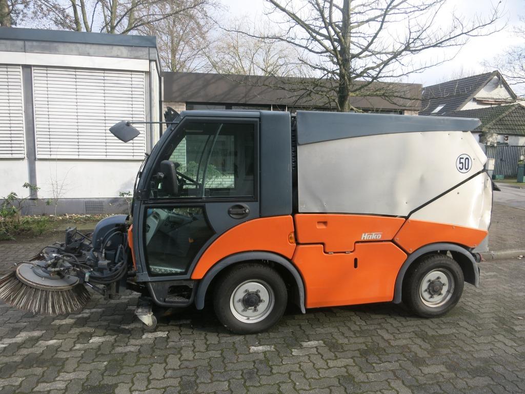 used Commercial Vehicles Sweeping Machine HAKO Citymaster 2000