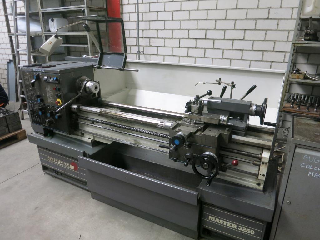 used Machines available immediately Center Lathe COLCHESTER Master 3250