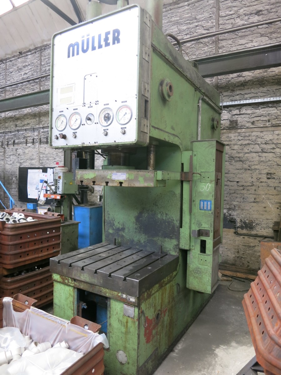 used Machines available immediately Single Column Press - Hydraulic MÜLLER-WEINGARTEN CAZ 100 5.1.