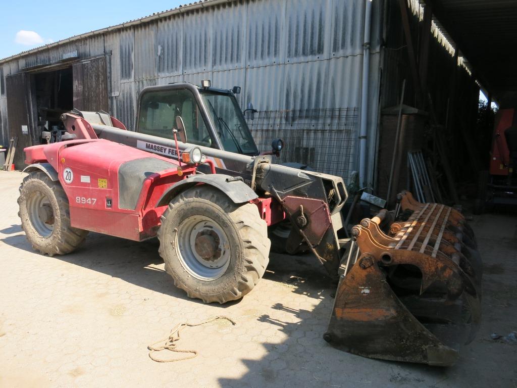 used Machines available immediately Telescopic loader MASSEY FERGUSSON 8947