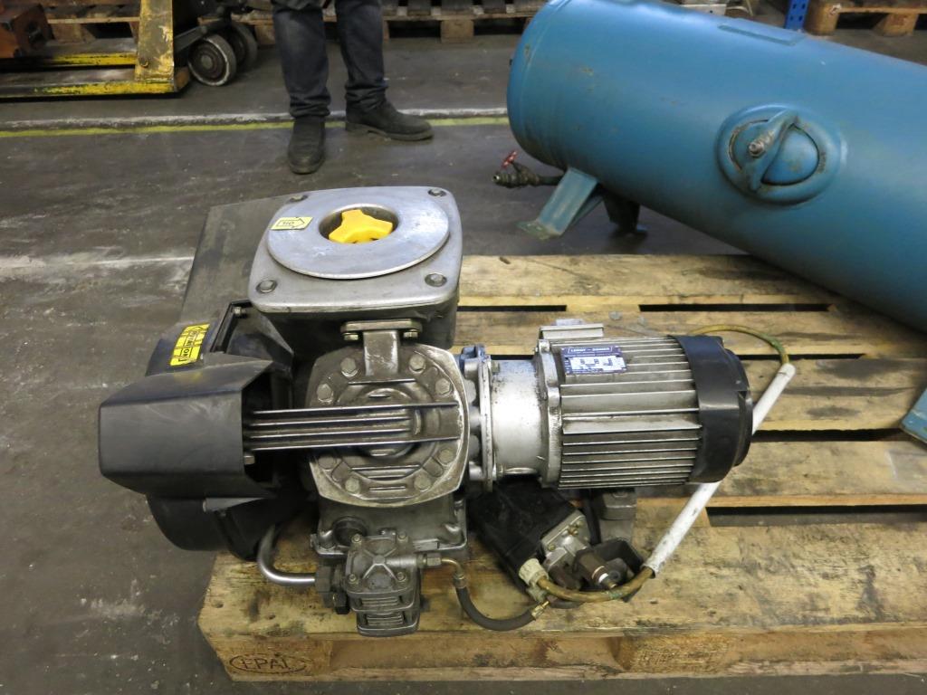 used Machines available immediately piston compressor ATLAS-COPCO AIRLET LE 5