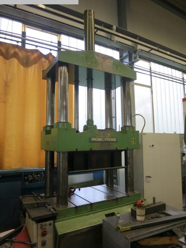 gebrauchte Metallbearbeitungsmaschinen Viersäulenpresse - Hydraulisch  