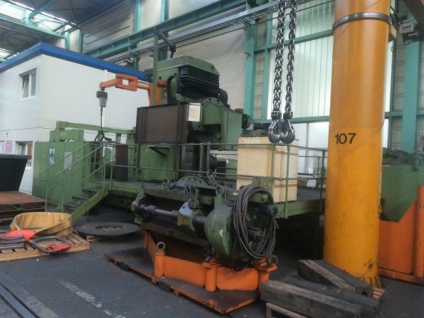 gebrauchte Metallbearbeitungsmaschinen Zahnrad-Abwälzfräsmaschine - vertikal PFAUTER P3001 B CNC