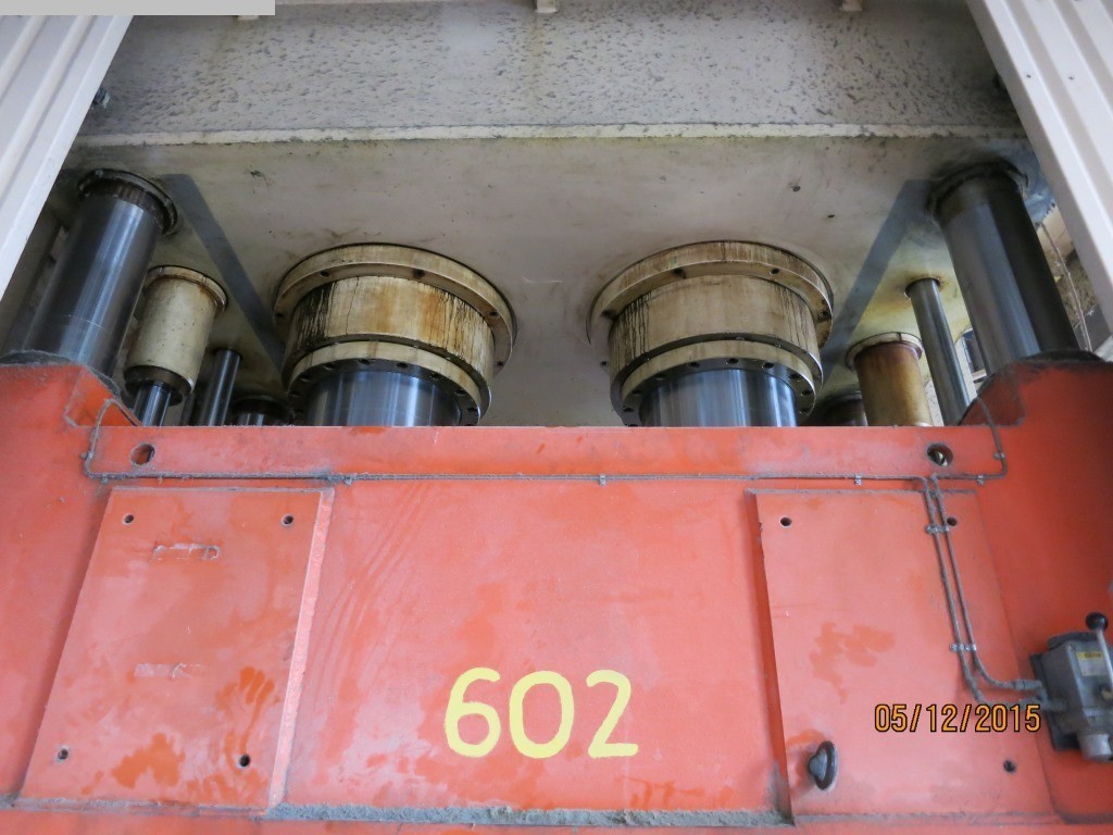 Prensa de cuatro columnas usada - Hidráulica CARONNO POC 650-1