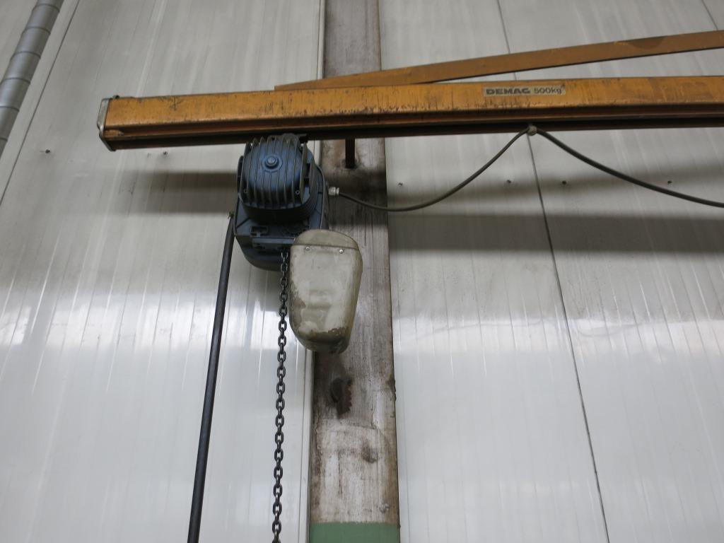 used Pillar Type Swivelling Crane DEMAG
