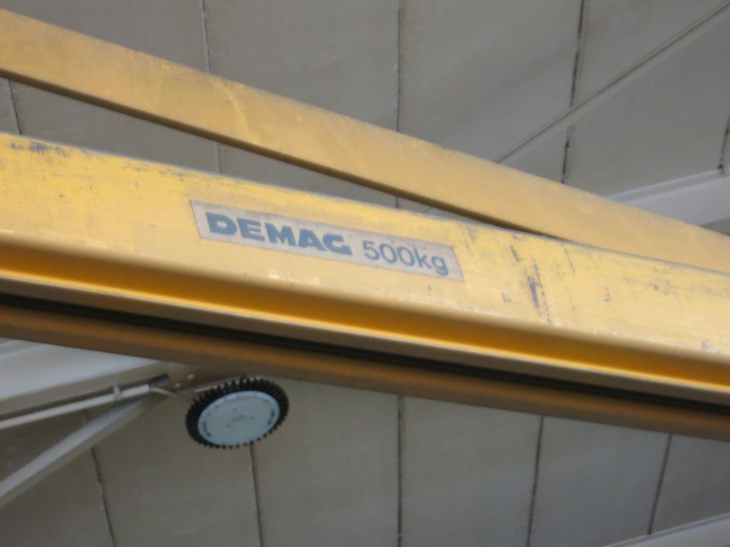 gru girevole a colonna usata DEMAG 500kg
