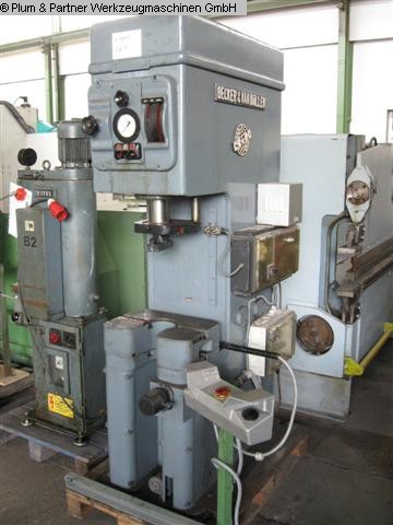 used Machines available immediately Single Column Press - Hydraulic BECKER & VAN HUELLEN OK 10/224