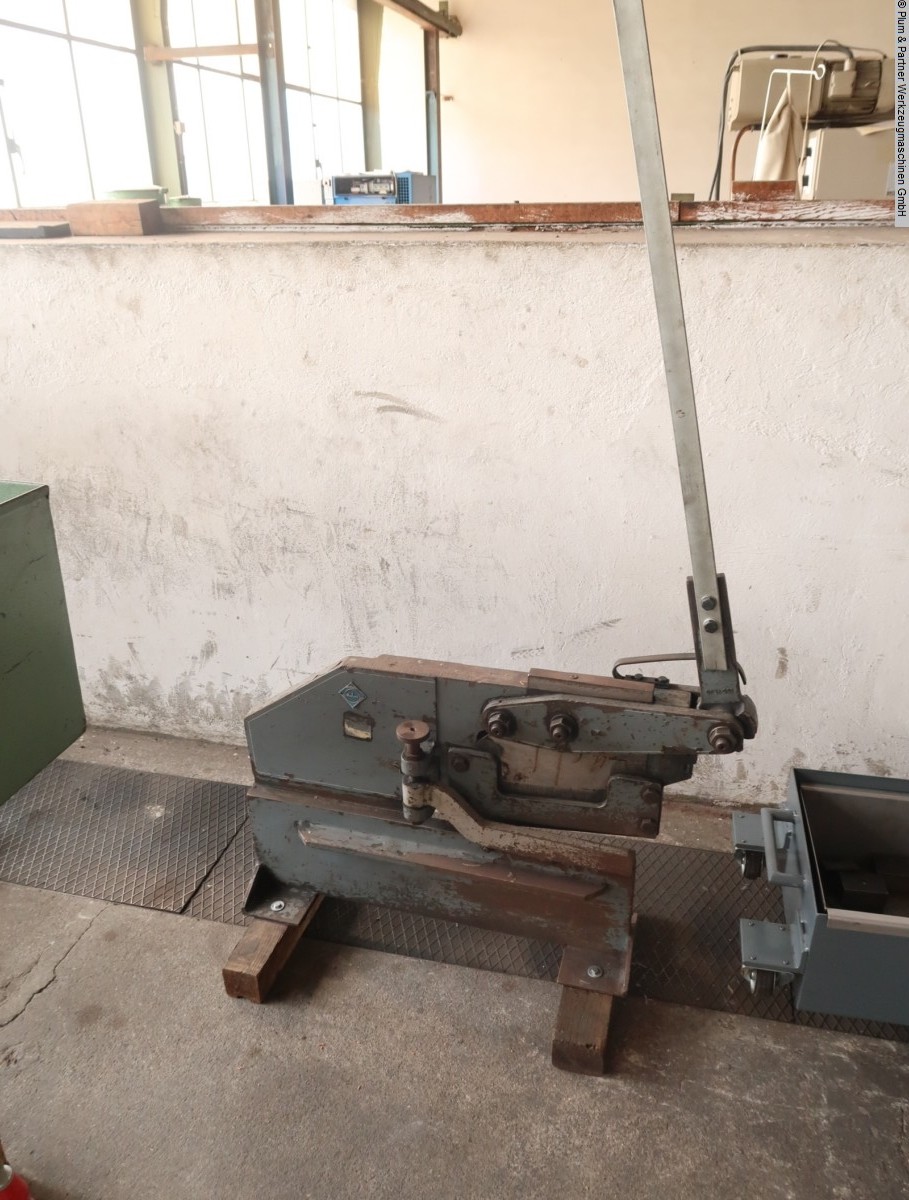 used Metal Processing Hand-Lever Shear MUBEA 2/8/300