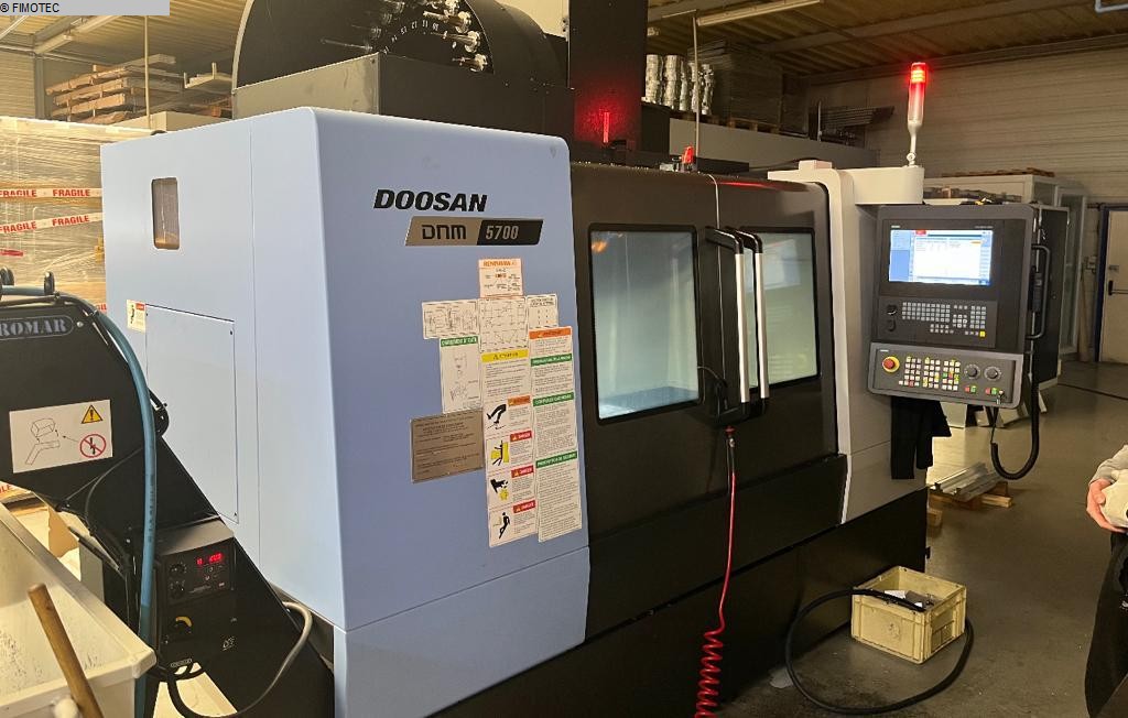 used Machines available immediately Machining Center - Vertical DOOSAN DAEWOO DNM 5700