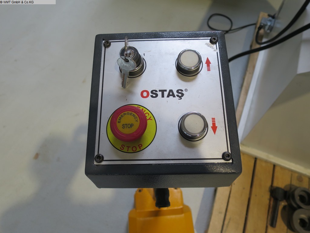 Enrolladora y cosedora usada OSTAS KMRH-4.0