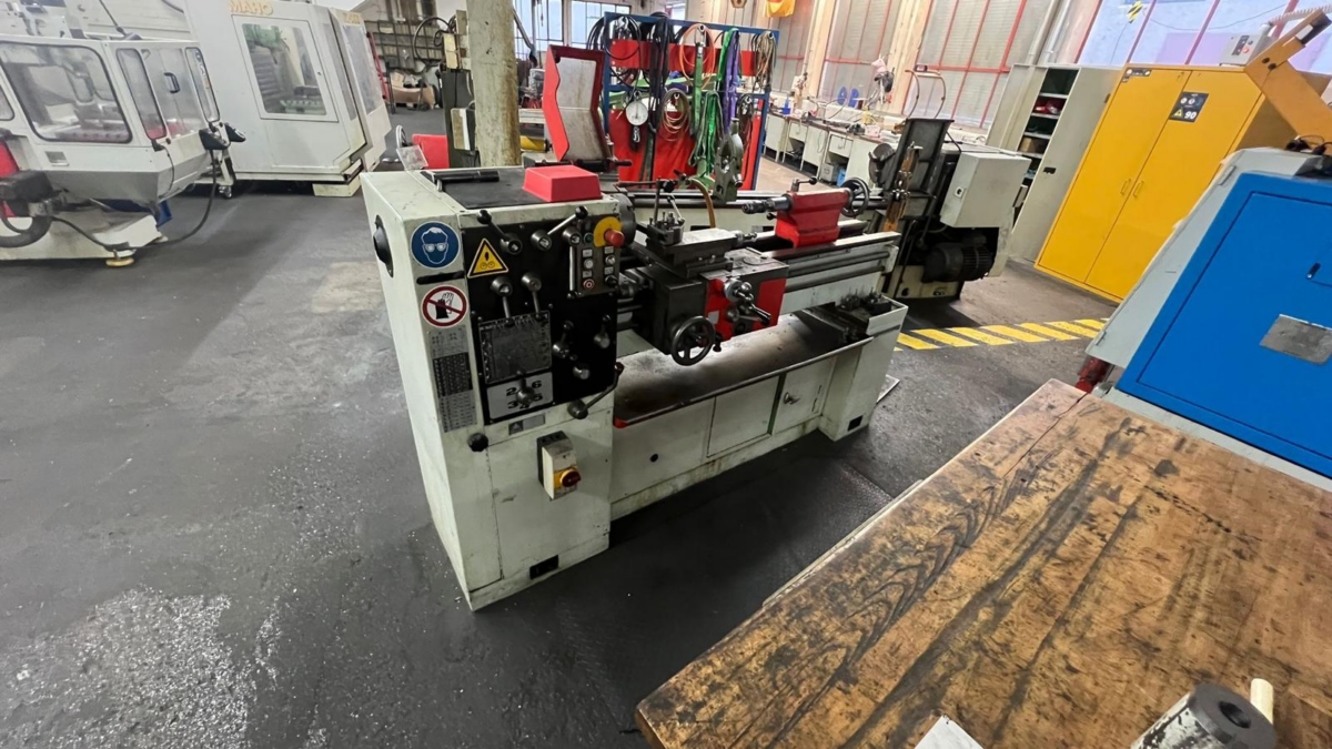 used  Center Lathe TOS S32