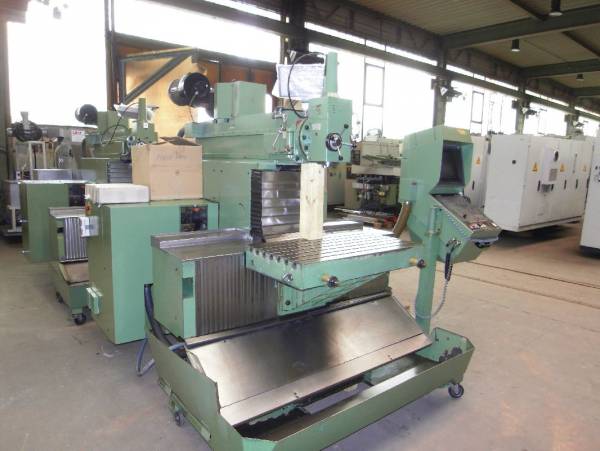 used Tool Room Milling Machine (rotary table) Maho MH 700 C