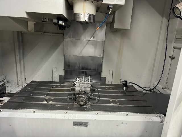 used milling machining centers - vertical BRIDGEPORT XR1000