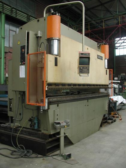 gebrauchte Maschinen sofort verfügbar Abkantmaschine SAFAN DNCS 150-4300