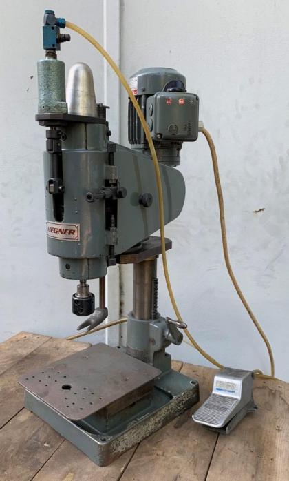 gebrauchte Metallbearbeitungsmaschinen Bohr- und Gewindeschneidautomat HEGNER 