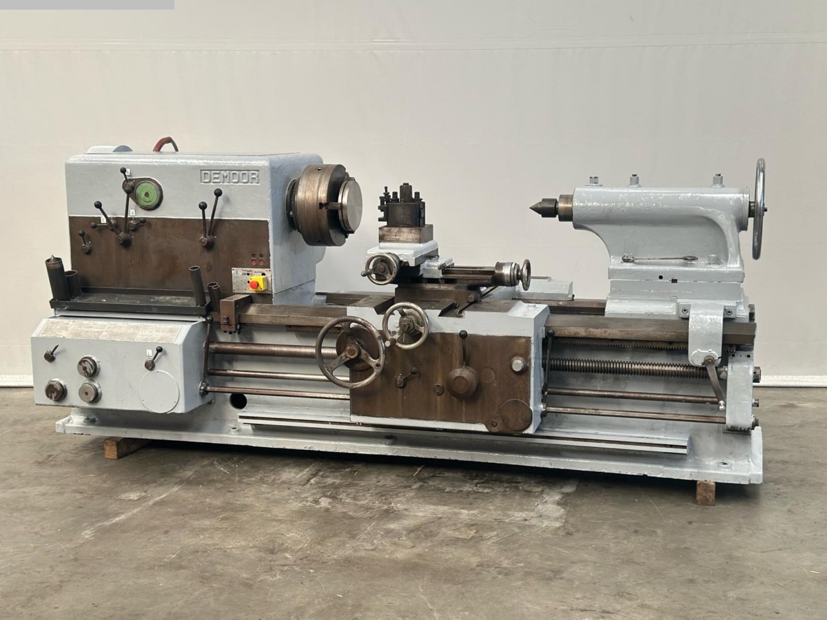 used Machines available immediately Center Lathe De Moor 510x850