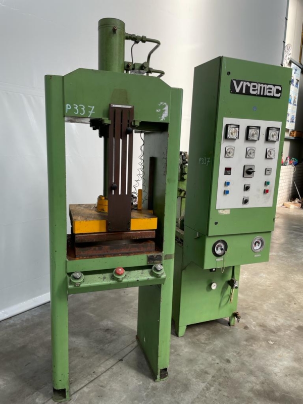 used Machines available immediately Double-Column Presse Vremac P-200