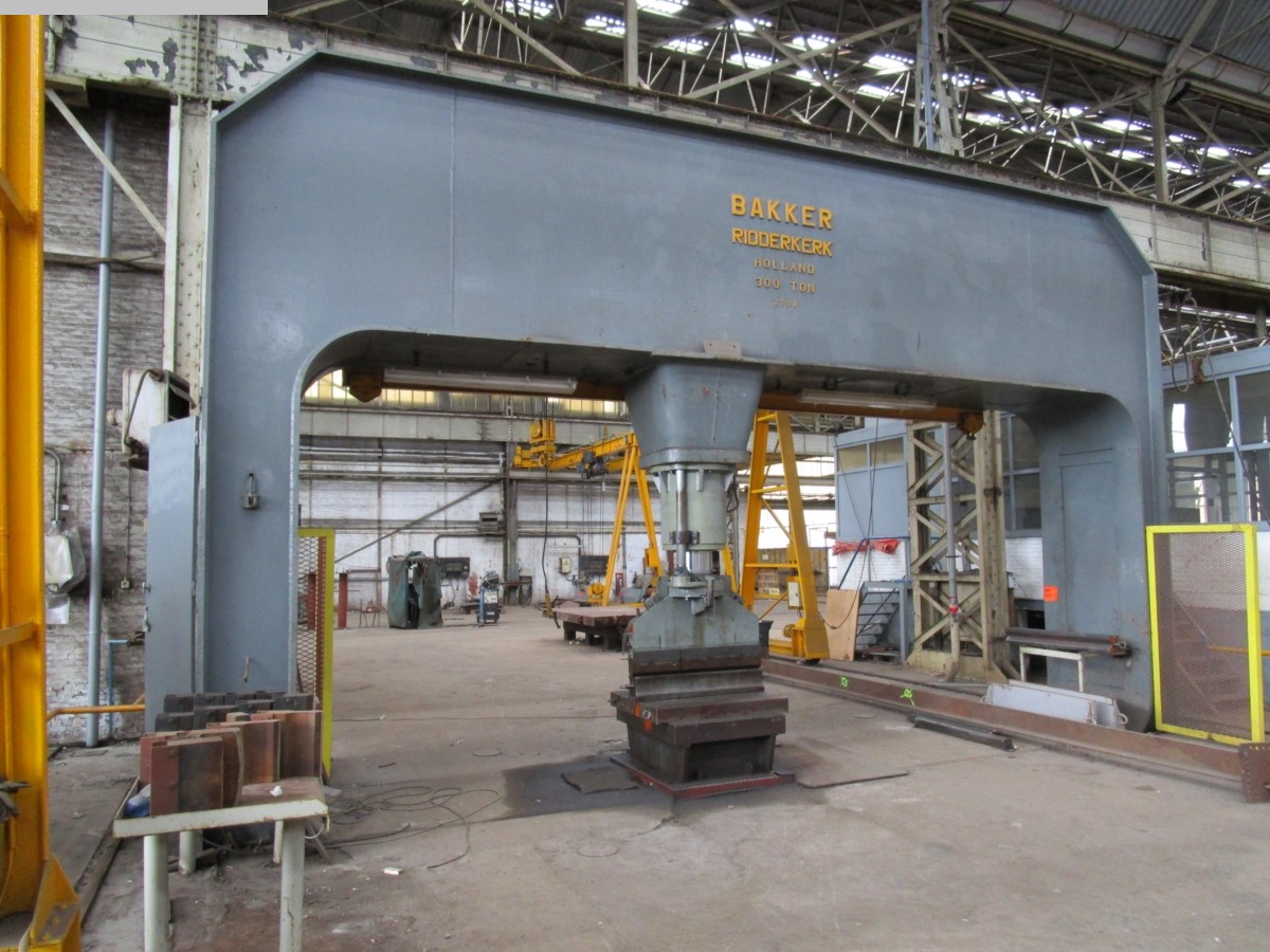 used Machines available immediately Double Column Press - Hydraulic Bakker 