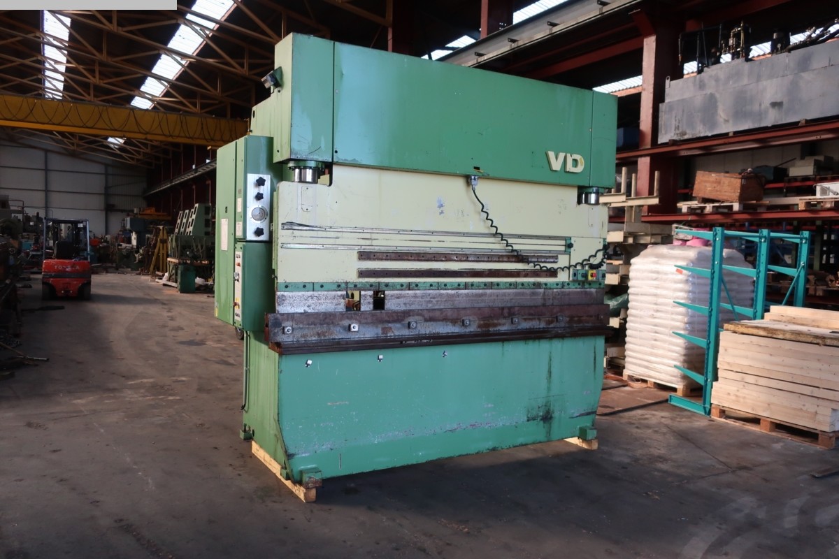 used Machines available immediately Hydr. pressbrake LVD PP 110/30 SP