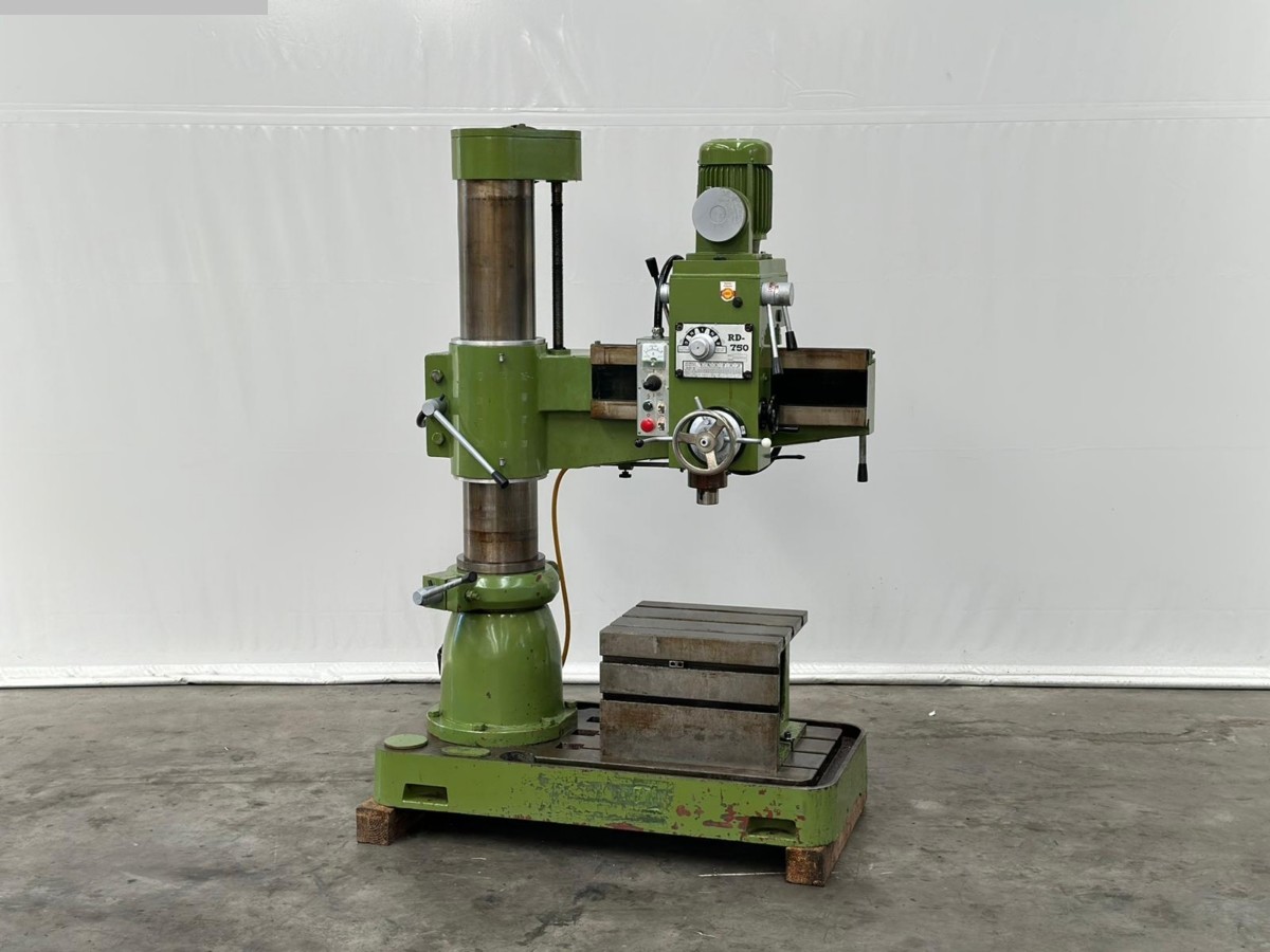 gebrauchte Bohrwerke / Bearbeitungszentren / Bohrmaschinen Radialbohrmaschine Tone Fan RD-750