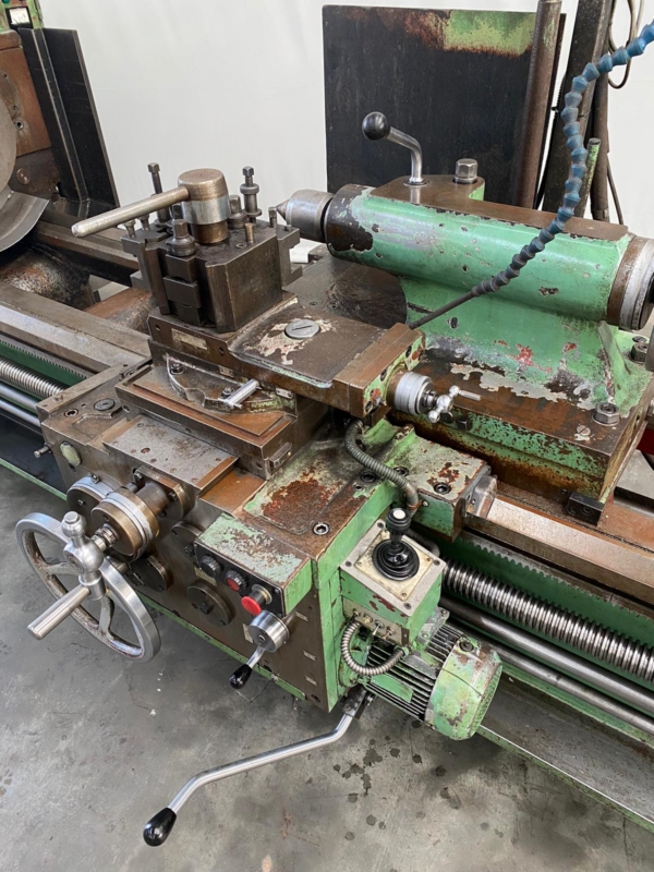 used lathe-conventional-electronic Stanko