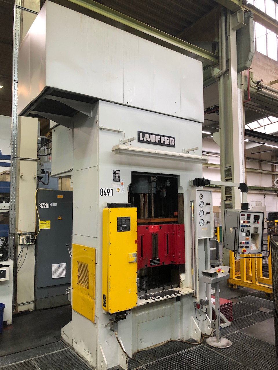 used Machines available immediately Double Column Drawing Press - Hydraulic LAUFFER RZU 160