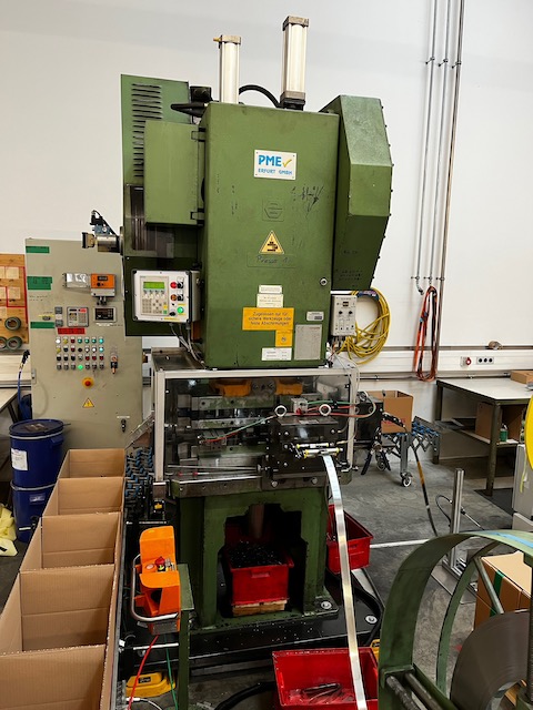 gebrauchte Metallbearbeitungsmaschinen Einständerexzenterpresse PME PE 63 AM
