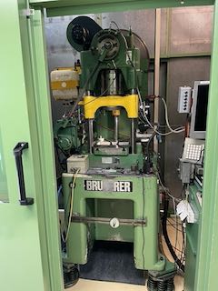 gebrauchte Metallbearbeitungsmaschinen Stanzautomat BRUDERER BSTA 30