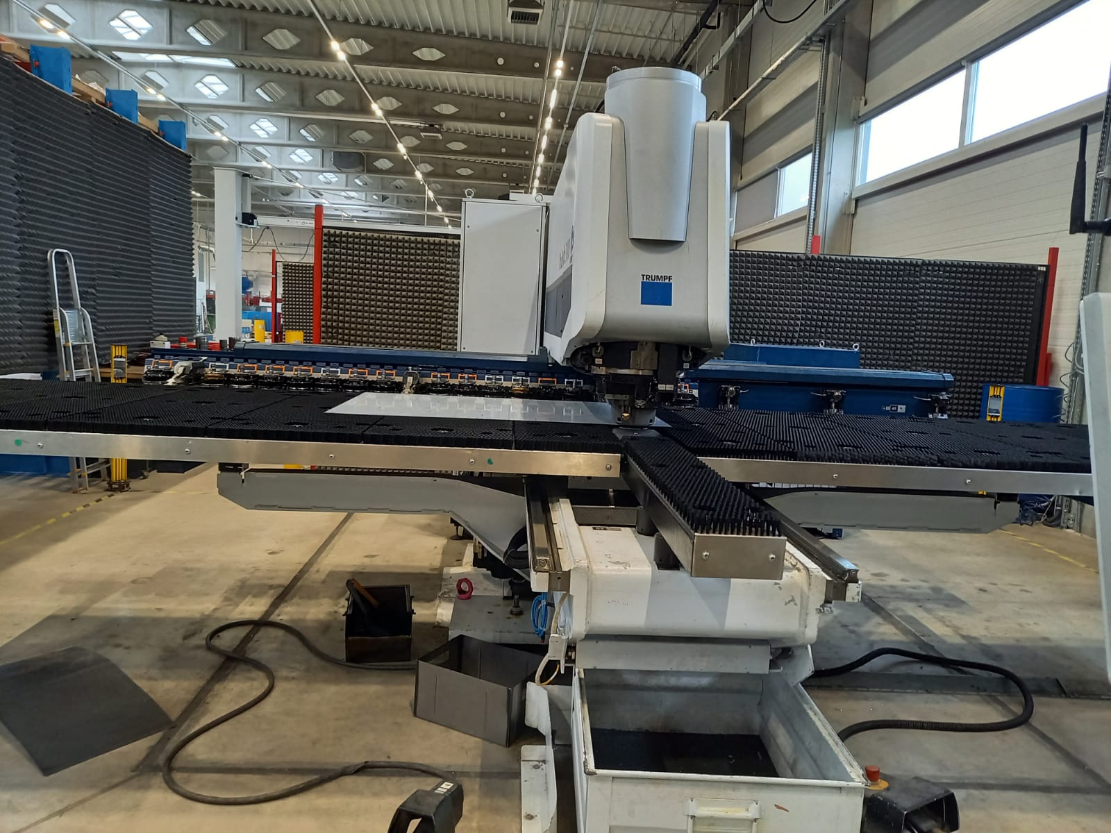used Metal Processing Stamping and Punching Machine Trumpf TruPunch 3000-1300 (S11)
